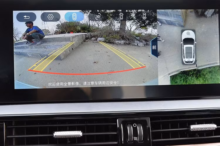 Đặc biệt, Chery OMODA 5 tại Việt Nam dự kiến còn có 6 túi khí, camera 360 độ và 14 tính năng an toàn chủ động ADAS. Nằm bên dưới nắp ca-pô của xe sẽ là 2 loại động cơ xăng. Thứ nhất là động cơ xăng 4 xi-lanh, tăng áp, dung tích 1.5L, sản sinh công suất tối đa 156 mã lực và mô-men xoắn cực đại 230 Nm.