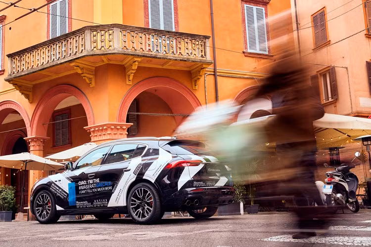 Lần này, thương hiệu đã hé lộ diện mạo mới của lớp ngụy trang, mang đặc trưng trên các xe thuộc Maserati Family Fleet: với một số các thông tin cung cấp thông số kỹ thuật đặc biệt của Grecale.