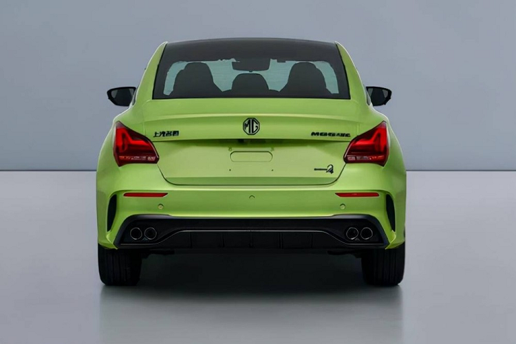 Nằm bên dưới nắp ca-pô của mẫu xe này là động cơ xăng 4 xi-lanh, tăng áp, dung tích 1.5L, sản sinh công suất tối đa 181 mã lực. So với bản thường, MG5 Scorpio 2022 mạnh hơn 8 mã lực nhưng vẫn đạt vận tốc tối đa 200 km/h. Động cơ kết hợp với hộp số tự động ly hợp kép 7 cấp.