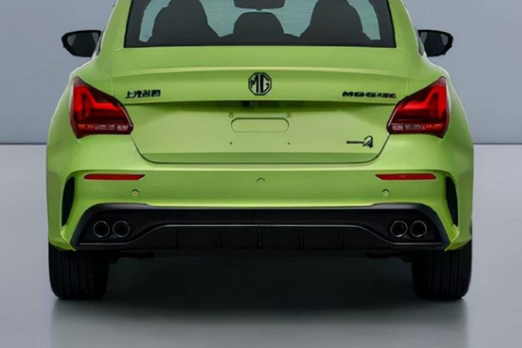 Đặc biệt, MG5 Scorpio 2022 còn có nhiều chi tiết ngoại thất màu đen như logo MG trước/sau, vỏ đèn pha, vỏ đèn sương mù, vành la-zăng, viền kính cửa sổ và ốp gương ngoại thất... Không chỉ thay đổi thiết kế, MG5 Scorpio 2022 còn được trang bị động cơ mạnh mẽ hơn bản thường.