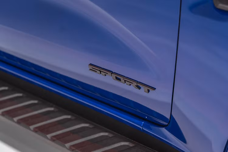 Phiên bản máy dầu 3.2L của Everest đã từng đắt hơn 300 – 400 triệu đồng so với hai phiên bản 2.2L Trend và Titanium 4x2 AT có giá khoảng 1,249 và 1,349 tỷ đồng tại thời điểm đó.