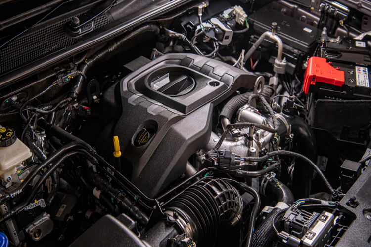Ford Everest 2023 máy dầu động cơ V6 3.0L tăng áp kép sử dụng kết hợp với hệ dẫn động bốn bánh 4WD và hộp số tự động 10 cấp (10AT).