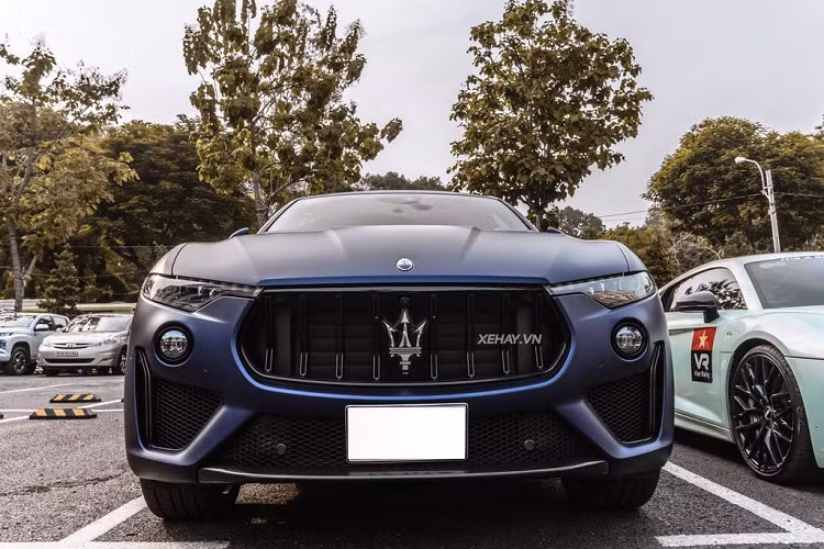 Tính đến thời điểm hiện tại, số lượng Maserati Levante Trofeo tại Việt Nam còn khá ít, chỉ có 3 chiếc gồm: 1 chiếc màu đen định cư ở Hà Nội, chiếc thứ 2 màu vàng Giallo Modenese có nguồn tin chưa kiểm chứng là thuộc sở hữu của ông chủ tập đoàn cafe Trung Nguyên và chiếc cuối cùng trong bài thuộc sở hữu của chủ tịch hội siêu xe VietRally.