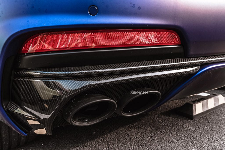 Maserati Levante Trofeo sở hữu khối động cơ V8, dung tích 3.8L tăng áp kép được sản xuất tại nhà máy Maranello (ý) bởi các kỹ sư của Ferrari. Sản sinh công suất tối đa 590 mã lực và mô-men xoắn cực đại 730 Nm kết hợp với hộp số tự động ZF 8 cấp, xe có khả năng tăng tốc từ 0 lên 100 km/h chỉ tốn 3,9 giây trước khi đạt vận tốc tối đa 304 km/h.