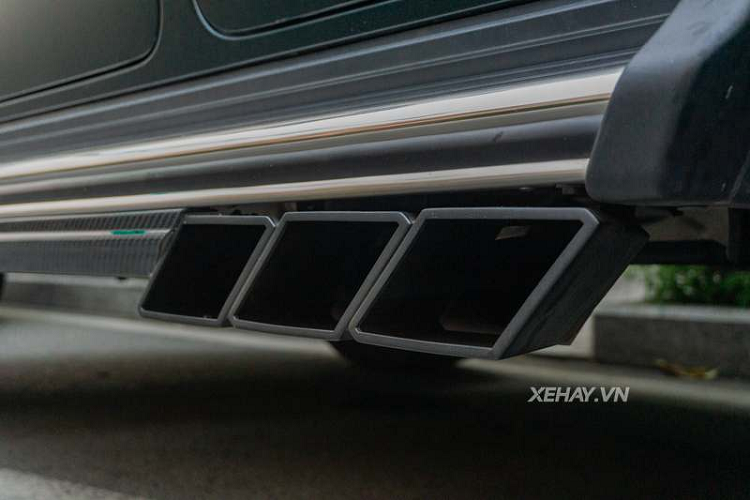 Tiếp theo, chủ nhân của bản độ Larte Design G63 AMG Winner đầu tiên trên thế giới đã nâng cấp cho xe một bộ ống xả hiệu năng cao từ thương hiệu Fi Exhaust.