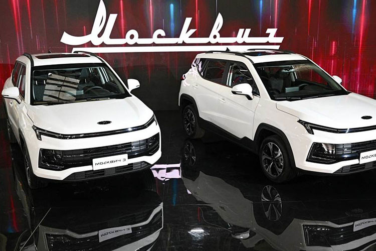 Động cơ của Moskvich 3 có thể là máy xăng 4 xi-lanh, tăng áp, dung tích 1.5L hoặc động cơ hút khí tự nhiên, dung tích 1.6L. 2 động cơ này tạo ra sức mạnh lần lượt là 147 mã lực/210 Nm và 118 mã lực/150 Nm. Cả hai động cơ đều đi với hộp số sàn 6 cấp hoặc hộp số tự động biến thiên vô cấp CVT.