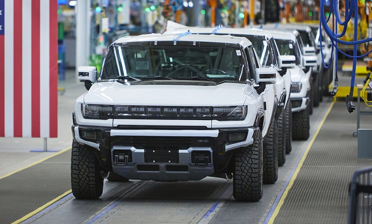 GMC Hummer EV 2023 tang gia, tam dung san xuat vi khan hang?