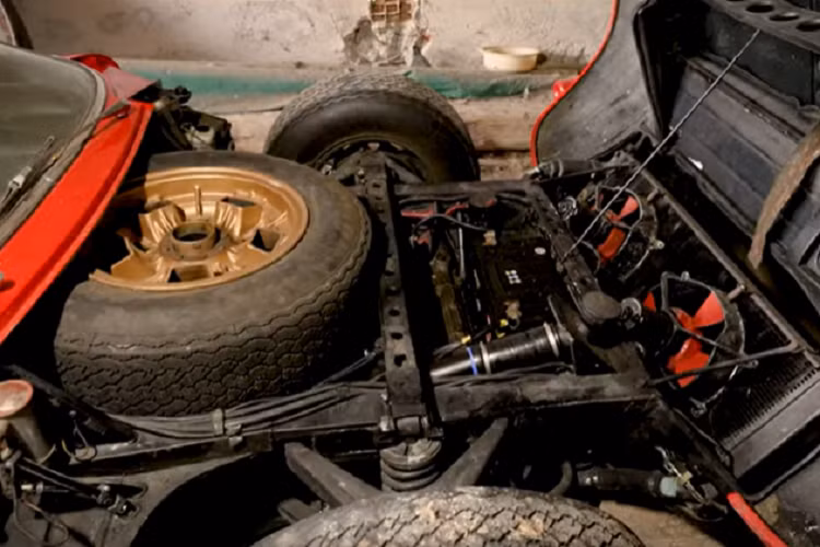 Động cơ này tạo ra công suất tối đa 365 mã lực, tăng 20 mã lực so với Lamborghini Miura P400. Trên toàn thế giới, chỉ có đúng 338 chiếc Lamborghini Miura P400S từng xuất xưởng. Do đó, có thể nói chiếc Lamborghini Miura kể trên là "hàng hiếm".