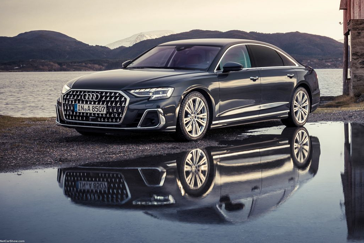 Audi A8L 2022 sở hữu đèn pha Matrix LED sử dụng thiết bị micromirror kỹ thuật số, trong đó mỗi đơn vị đèn pha có khoảng 1,3 triệu micromirror để kiểm soát sự phân tán ánh sáng với độ chính xác cao hơn nhiều, chẳng hạn như điểm ảnh của màn hình.