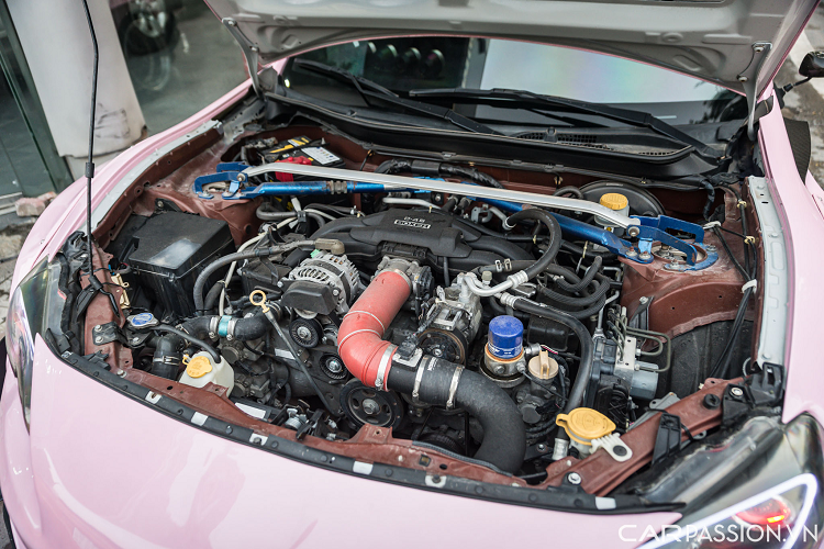 Bên cạnh các tính năng an toàn tiêu chuẩn như hệ thống chống bó cứng phanh ABS, hệ thống hỗ trợ lực phanh khẩn cấp BA, hệ thống phân phối lực phanh điện tử EBD, chiếc xe được trang bị những tính năng hàng đầu khác mà chỉ một số ít chiếc xe thể thao đẳng cấp hiện nay mới có như hệ thống kiểm soát lực kéo TRC, hệ thống kiểm soát ổn định thiết lập ở chế độ thể thao (sport mode).