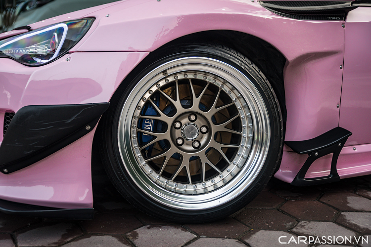 Động cơ boxer 2.0L nạp khí tự nhiên được Toyota sử dụng cho Toyota 86 có mã 4U-GSE, với hệ thống phun nhiên liệu D-4S của Toyota, đạt công suất 200 mã lực tại 7.000vòng/phút và mô-men xoắn cực đại 205Nm tại 6.600vòng/phút.