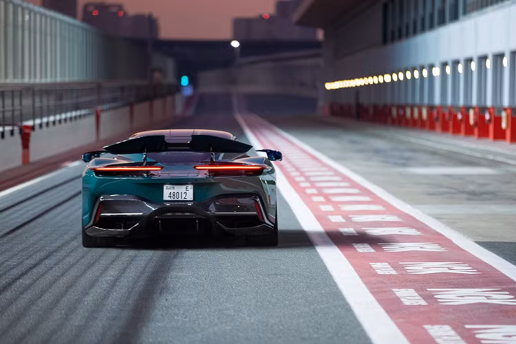 Studio Pininfarina SpA từng đặt bút thiết kế các mẫu xe VinFast Lux A và Lux SA. Dự án siêu xe Battista được Automobili Pininfarina GmbH khởi động vào năm 2019. Tên xe lấy cảm hứng như nhà sáng lập Battista và được phát triển với những thông số đẹp nhất trong lĩnh vực siêu xe ở phạm vi toàn cầu như công suất kết hợp của 4 mô-tơ điện đạt 1.900 mã lực nhờ mô-men xoắn cực đại lên đến 2.300 Nm.