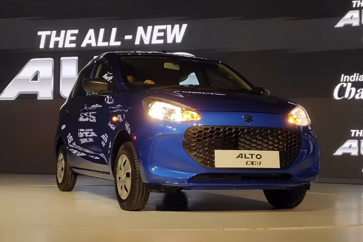 Nhờ công nghệ Dual Jet và hệ thống ngắt động cơ tạm thời, Suzuki Alto K10 2022 tiết kiệm xăng hơn cả thế hệ cũ. Lượng xăng tiêu thụ trung bình của xe là 24,39 km/lít (4,1 lít/100 km) với bản số sàn và 24,9 km/lít (4,01 lít/100 km) với bản số tự động.