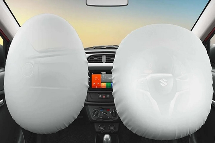 "Trái tim" của Suzuki Alto K10 2022 ở thị trường Ấn Độ là động cơ xăng 3 xi-lanh, dung tích 1.0L mới, sản sinh công suất tối đa 67 mã lực và mô-men xoắn cực đại 89 Nm. Đây là động cơ cũng được dùng cho Suzuki Celerio và S-Presso 2022. Động cơ kết hợp với hộp số sàn 5 cấp hoặc hộp số tự động 5 cấp.