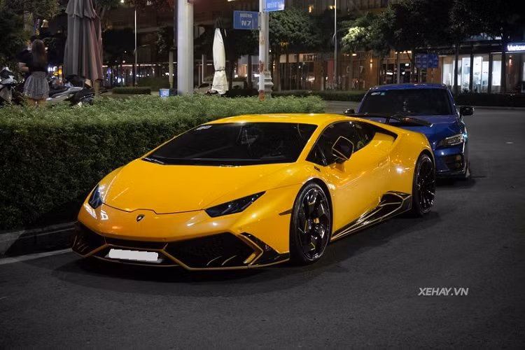 Về truyền động, siêu phẩm Lamborghini Huracan độ Mansory Torofeo duy nhất của Việt Nam vẫn dùng động cơ V10 5.2L nhưng đã được tinh chỉnh để mạnh tới 700 mã lực (nguyên bản là 610 mã lực).