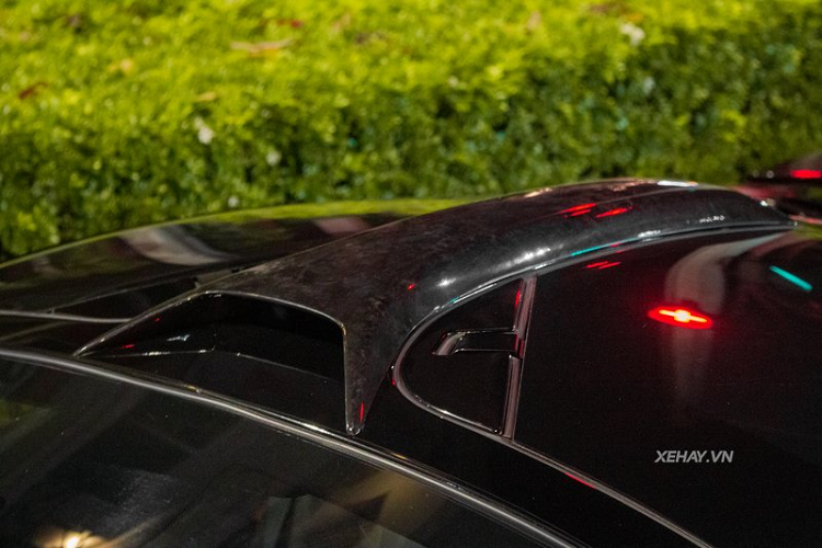 Tuy nhiên, ấn tượng nhất trên chiếc chiếc siêu xe Lamborghini Huracan độ khủng này chính là bộ líp cản trước chia làm ba hốc gió cỡ lớn cùng cánh chia gió chính giữa.