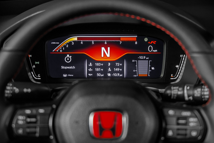 Ngay cả bộ trợ lực phanh cũng đã được điều chỉnh lại để tạo cảm giác tốt cho người lái, bộ kẹp phanh được giảm trọng lượng. Hệ thống làm mát phanh cũng đã cải thiện cho phép tăng thêm giới hạn khi vào đường đua.