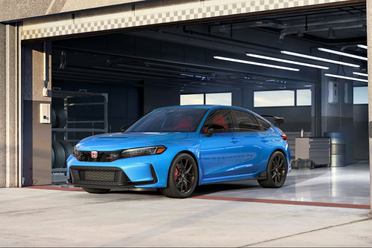 Cách đây vài ngày, Honda đã chính thức ra mắt mẫu Civic Type R 2023 tại thị thị trường Việt Nam thông qua triển lãm Ô tô Việt Nam VMS 2022 diễn ra tại TP.HCM. Mẫu xe thể thao này lập tức nhận được sự quan tâm của đông đảo người yêu tốc độ bởi độ hot của nó.