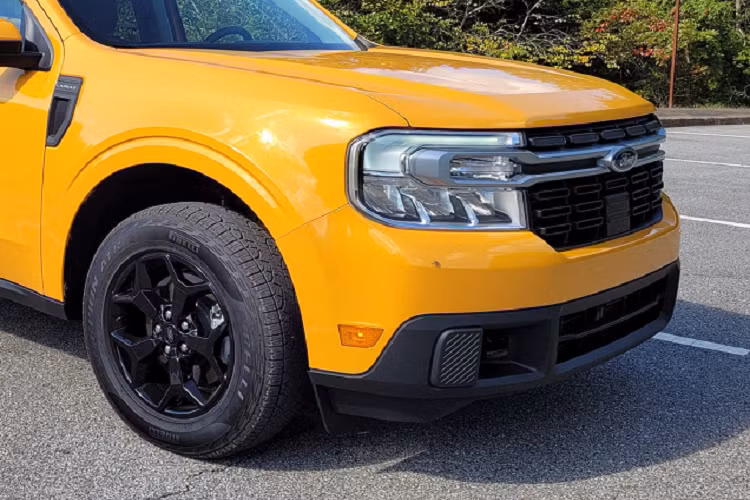 Thùng xe Ford Maverick chỉ dài 1.381 mm, chật với hầu hết kích thước người dùng tại Mỹ nhưng khi hạ nắp, chiều dài thùng lên tới 1.830 giúp người dùng có thêm không gian thoải mái để nằm nghỉ.