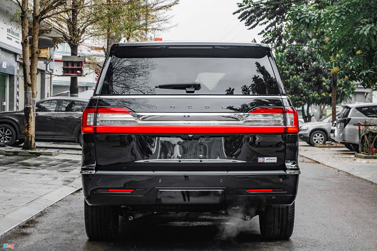 Biến thể Lincoln Navigator trục cơ sở dài có kích thước dài x rộng x cao lần lượt 5.636 x 2.029 x 1.935 (mm), khoảng cách 2 trục đạt 3.343 mm.