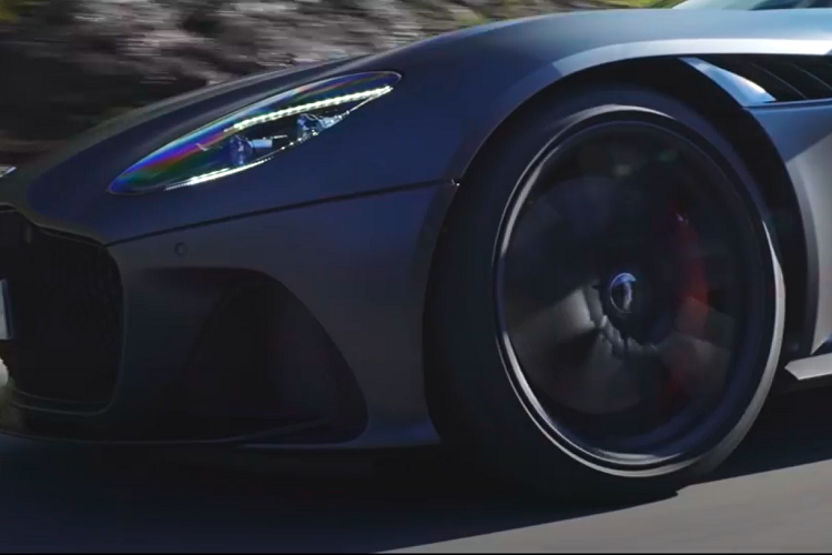 Động cơ cho phép siêu xe Aston Martin DBS Superleggera tăng tốc từ vị trí xuất phát lên 100 km/h trong thời gian chỉ 3,4 giây, từ 0-160 km/h trong 6,4 giây trước khi đạt vận tốc tối đa 340 km/h.