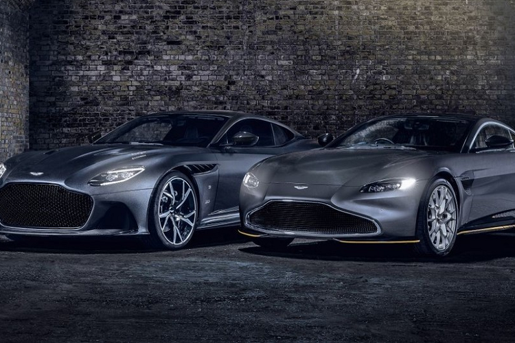 Mức giá xe Aston Martin DBS hơn 35 tỷ đồng để khách hàng Việt có thể trải nghiệm nhưng chưa bao gồm biển số, tính luôn chi phí lăn bánh, con số này gần 39 tỷ đồng, mức giá này đủ để khách hàng lựa chọn chơi các dòng siêu xe như Ferrari F8 Spider hay Lamborghini Huracan STO mà còn có thể tiết kiệm được vài tỷ đồng.