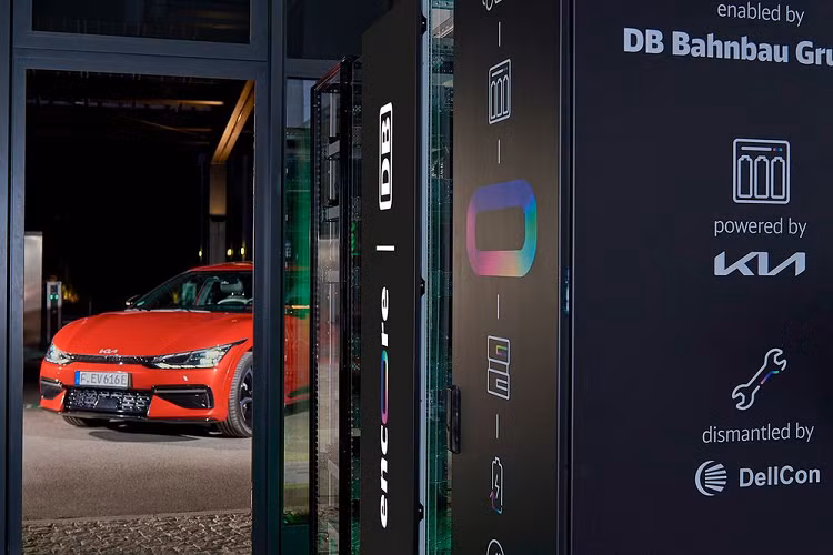 Trước đó, Encore đã thử nghiệm bằng cách tái chế pin của xe Kia Soul EV để tạo ra một hệ thống lưu trữ, có khả năng cung cấp 72 kWh điện cho tòa nhà EUREF-Campus tại Thủ đô Berlin, Đức, vốn là nơi làm việc của các tập đoàn trong lĩnh vực bảo toàn năng lượng. 