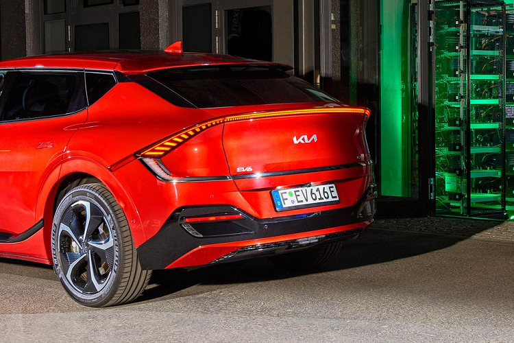 Pin xe điện bị xuống cấp phạm vi hoạt động của chúng sẽ giảm xuống còn 50 dặm (82 km), điều đó có nghĩa là chúng không còn phù hợp để cung cấp năng lượng cho điện. Và để không “lãng phí” chúng vẫn có thể được đưa vào hoạt động trong môi trường gia đình hoặc công nghiệp.