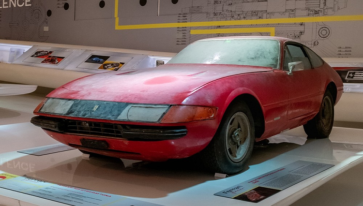 Chiec Ferrari 365 GTB/4 trieu do 