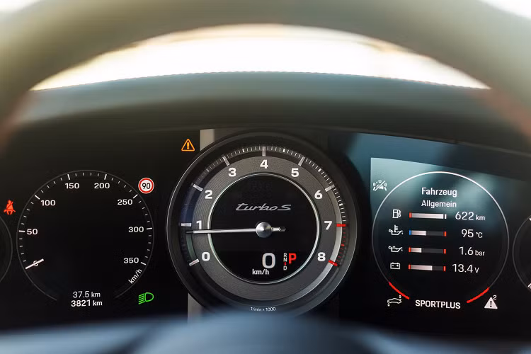 Nhờ những sửa đổi này, công suất tăng từ 641 mã lực, mô-men xoắn 800 Nm lên mức 822 mã lực và mô-men xoắn đạt mức 965 Nm.