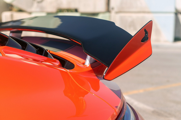 Manhart tiết lộ về khả năng tăng tốc của TR 800, nhưng 911 Turbo S tiêu chuẩn có thể tăng tốc từ 0 - 100 km/h trong 2,7 giây và có thể đạt tốc độ tối đa lên tới 330 km/h.