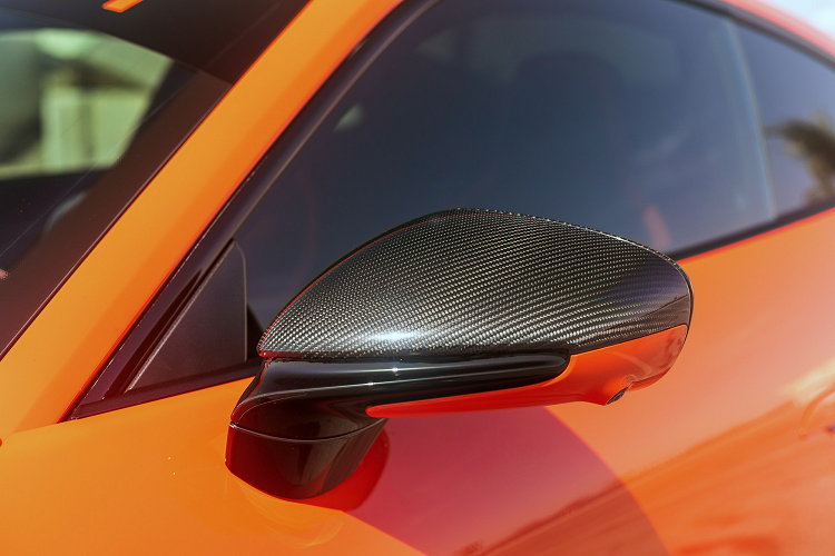 Nhờ vào việc nâng cấp, công suất động cơ đã tăng thêm khoảng 180 mã lực và mô-men xoắn tăng thêm 165 Nm và hộp số PDK tám cấp đã được tinh chỉnh nhằm phù hợp hơn.