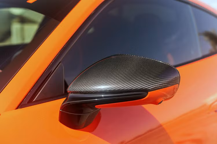 Nhờ vào việc nâng cấp, công suất động cơ đã tăng thêm khoảng 180 mã lực và mô-men xoắn tăng thêm 165 Nm và hộp số PDK tám cấp đã được tinh chỉnh nhằm phù hợp hơn.