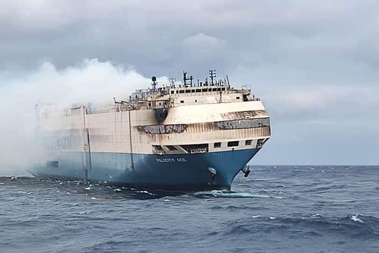 Lamborghini phai san xuat 15 chiec Aventador... den cho khach hang-Hinh-2