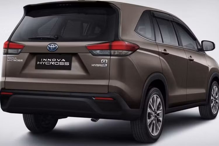 Sau khi ra mắt tại Indonesia và Ấn Độ, Toyota Innova 2023 sẽ tiếp tục trình làng ở những thị trường khác, trong đó có Việt Nam. Innova từng là mẫu xe “làm mưa làm gió” tại nước ta, trước khi đánh mất “ngôi vương” doanh số vào tay Mitsubishi Xpander.