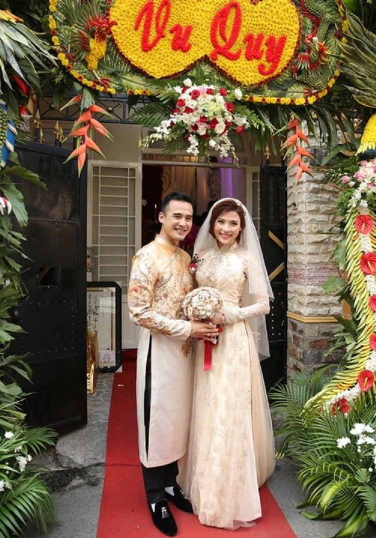 Diem lai nhung bo vay cuoi dat tien cua ba xa sao Viet-Hinh-10