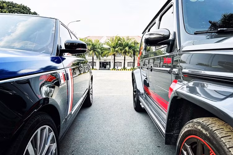 Trong khi hàng đầu tiên bao gồm 3 chiếc xe đại diện cho các thương hiệu xe siêu sang hàng đầu của thế giới như Mercedes-Maybach (tiền thân là Maybach) Bentley và Rolls-Royce thì hàng thứ 2 lại là phong cách xe gầm cao máy thoáng mà tay chơi siêu xe Minh Nhựa rất chuộng trong vài năm qua với các thương hiệu Mercedes và Range Rover, đáng ra nếu có Rolls-Royce Cullinan góp mặt sẽ tuyệt vời hơn.