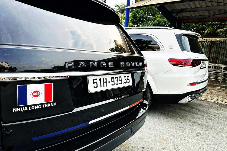 Dàn xe lần này được Minh Nhựa mang ra chụp ảnh có đến 4 chiếc xe mang biển đẹp, 1 xe bình thường và chiếc còn lại là Mercedes-Maybach S450 2022 vẫn chưa có biển số vì chủ nhân Pagani Huayra mới nhận bàn giao được 1 tuần.