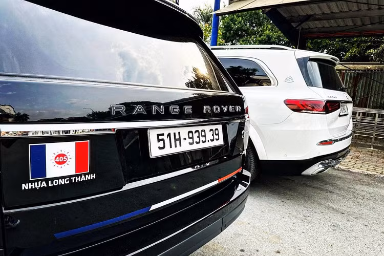 Dàn xe lần này được Minh Nhựa mang ra chụp ảnh có đến 4 chiếc xe mang biển đẹp, 1 xe bình thường và chiếc còn lại là Mercedes-Maybach S450 2022 vẫn chưa có biển số vì chủ nhân Pagani Huayra mới nhận bàn giao được 1 tuần.