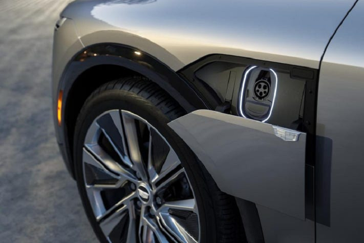 Ngoài ra tin đồng còn cho biết có khả năng Cadillac Lyriq sẽ có mặt ở châu Âu, nhưng điều này còn phụ thuộc vào việc GM có kích hoạt việc quay trở lại châu Âu với các mẫu xe bằng nền tảng Ultium hay không.