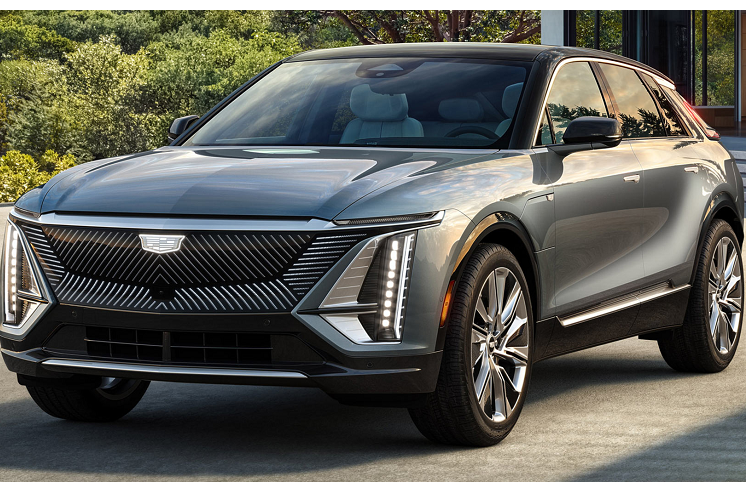 Về góc độ dài hạn, Cadillac có thể sẽ trở nên điện khí hóa hoàn toàn, đặc biệt là khi các thương hiệu hạng sang có ít sự va chạm về giá bán hơn các hãng xe bình dân khác, cũng như đa phần khách hàng mua xe hạng sang thường có chỗ đậu xe riêng để có thể sạc điện tại nhà qua đêm nên không phải quá lo lắng.