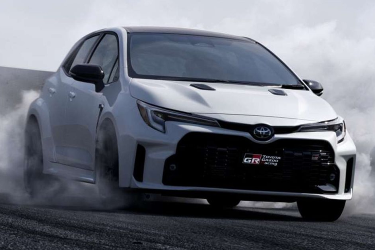 Mẫu hatchback hiệu suất cao Toyota GR Corolla 2023 mới gây chú ý bởi khối động cơ mạnh ngang ngửa các mẫu xe thể thao thuần túy.
