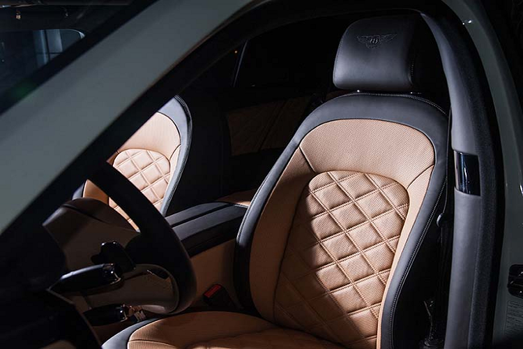 Động cơ khi kết hợp cùng hộp số tự động 8 cấp thể thao và hệ dẫn động cầu sau, giúp chiếc xe siêu sang Bentley Mulsanne Speed có thời gian tăng tốc từ vị trí xuất phát lên 100 km/h chỉ trong vòng 4,9 giây trước khi đạt tốc độ tối đa 305 km/h. Hiện tại, dòng xe siêu sang Bentley Mulsanne đã bị khai tử.