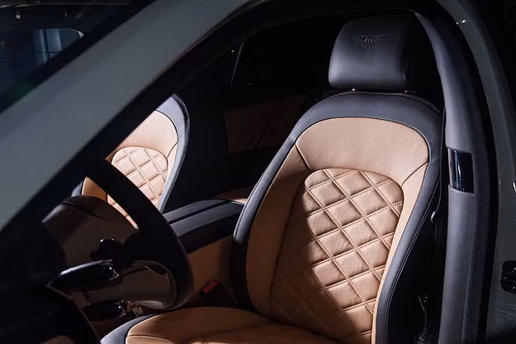 Động cơ khi kết hợp cùng hộp số tự động 8 cấp thể thao và hệ dẫn động cầu sau, giúp chiếc xe siêu sang Bentley Mulsanne Speed có thời gian tăng tốc từ vị trí xuất phát lên 100 km/h chỉ trong vòng 4,9 giây trước khi đạt tốc độ tối đa 305 km/h. Hiện tại, dòng xe siêu sang Bentley Mulsanne đã bị khai tử.