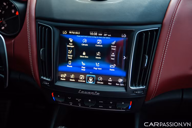 Được biết lụa Zegna được hãng thời trang Ermenegildo Zegna đặc biệt sản xuất dành cho nội thất của những chiếc Levante, điều này giúp tạo cảm giác khác biệt và đề cao tính thẩm mỹ của những chiếc Levante so với các mẫu xe khác. Phải mất hơn chín mét lụa Zegna để trang trí nội thất cho một chiếc Levante S và nó đòi hỏi phải có sự chính xác cao nhằm đảm bảo sự hoàn mỹ đến từng chi tiết.