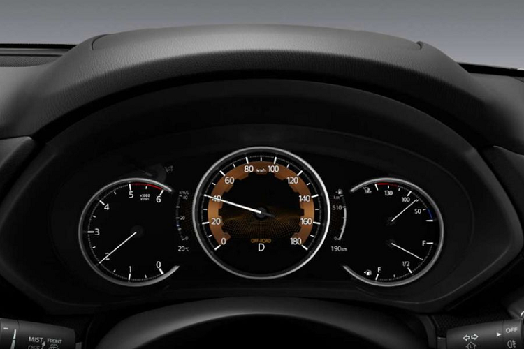 Thứ 3 là động cơ diesel 4 xi-lanh 2.2 lít cho công suất 200 mã lực tại 4.000 vòng/phút, mô-men xoắn 450 Nm tại 2.000 vòng/phút.Tất cả các phiên bản động cơ đều đi kèm hộp số tự động 6 cấp, hệ dẫn động cầu trước hoặc 4 bánh toàn thời gian. Ngoài ra, xe còn bổ sung thêm chế độ lái mới là Off-road, nâng tổng số chế độ lái của Mazda CX-8 2023 thành 3 chế độ là Normal, Sport và Off-road.