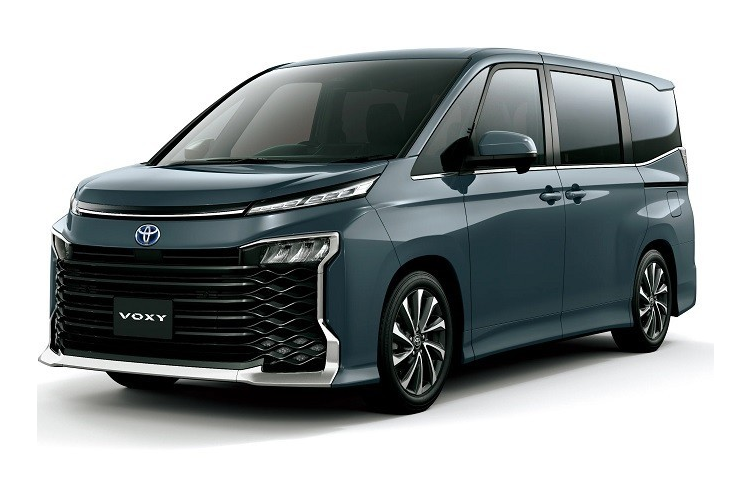Trên thực tế, hãng đã bắt đầu nhận cọc dành cho xe MPV Toyota Noah và Voxy 2022 từ ngày 8/12/2021. Theo tạp chí Best Car của Nhật Bản, tính đến nay, đã có tổng cộng 31.500 khách hàng đặt mua Toyota Noah và Voxy 2022 tại xứ sở hoa anh đào.