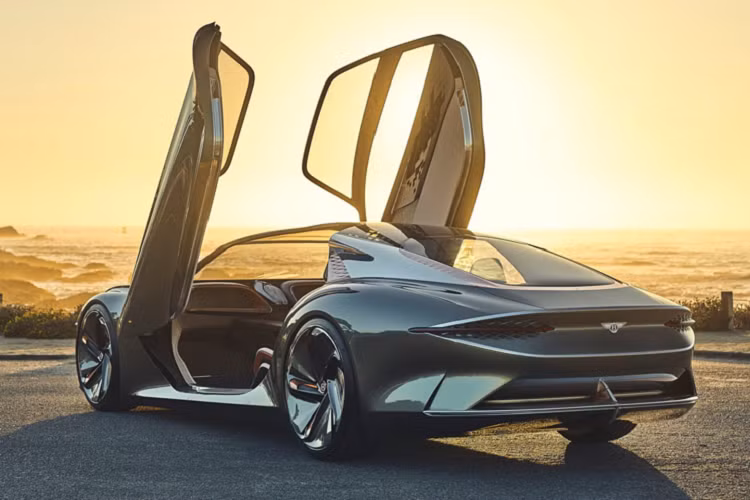 Nhà sản xuất không tiết lộ hình ảnh về mẫu xe điện siêu sang Bentley nhưng các thông tin trước đó cho thấy, xe sẽ được chế tạo trên nền tảng Xe điện hiệu suất cao (Premium Performance Electric - PPE) của tập đoàn Volkswagen, do Audi và Porsche phát triển.