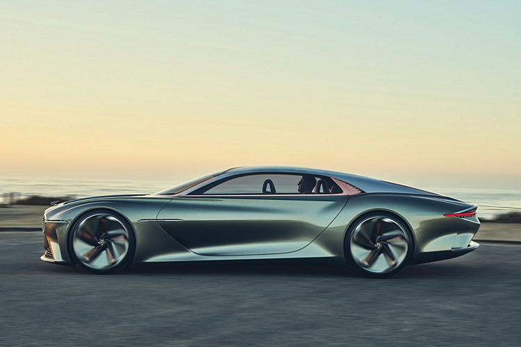 Trong một cuộc phỏng vấn gần đây với Auto News Europe, Giám đốc điều hành của thương hiệu xe sang Bentley, Adrian Hallmark cho biết mẫu xe có thể có công suất lên tới 1.400 mã lực và có khả năng đạt tốc độ 100 km/h chỉ trong vòng 1,5 giây.