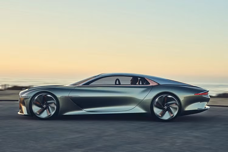 Trong một cuộc phỏng vấn gần đây với Auto News Europe, Giám đốc điều hành của thương hiệu xe sang Bentley, Adrian Hallmark cho biết mẫu xe có thể có công suất lên tới 1.400 mã lực và có khả năng đạt tốc độ 100 km/h chỉ trong vòng 1,5 giây.